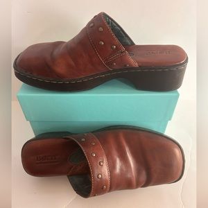 BORN Brown Leather Clogs Women Comfortable NICE Mules Low-Heel Studded SZ 9 Nice